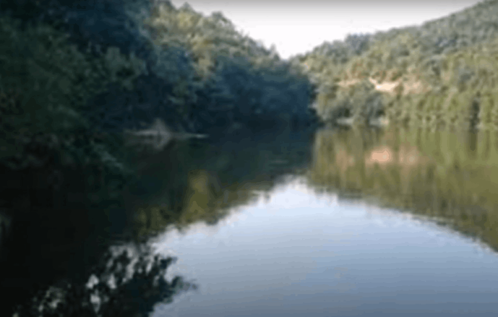 STRAVA NA KUPALIŠTU ZVANOM "SMRT" Ušao u Rastovničko jezero, nestao, a telo isplivalo sutradan na istom mestu! 